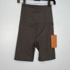 NWT Girlfriend Collective Women’s High Rise Bike Shorts in Gray sz XS